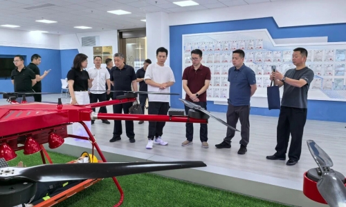 杭州市景区公安局党委书记、局长黄涛一行赴翔龙航空考察，共商低空经济与景区安全新路径
