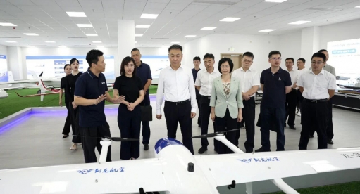浙江省副省长、省公安厅厅长杨青玖莅临浙江翔龙航空发展有限公司调研指导