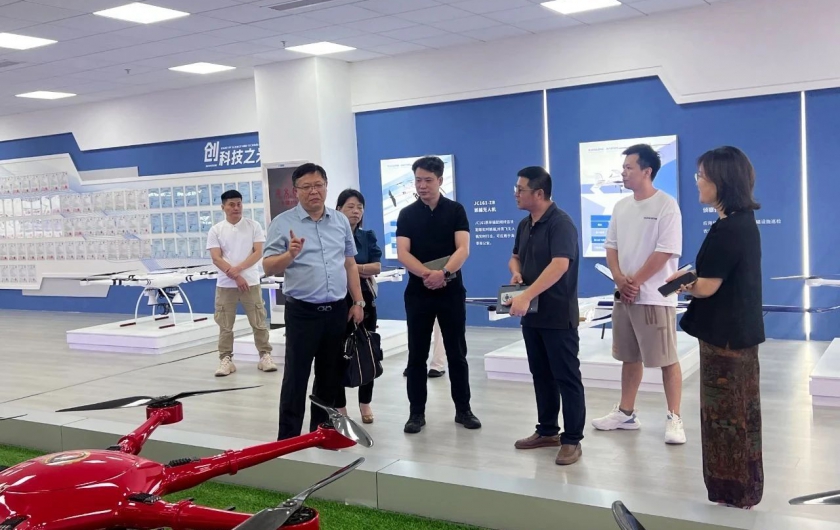杭州拱墅城运集团董事长王震一行莅临翔龙航空考察交流