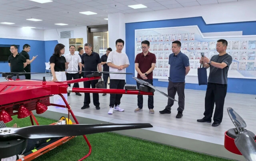 杭州市景区公安局党委书记、局长黄涛一行赴翔龙航空考察，共商低空经济与景区安全新路径